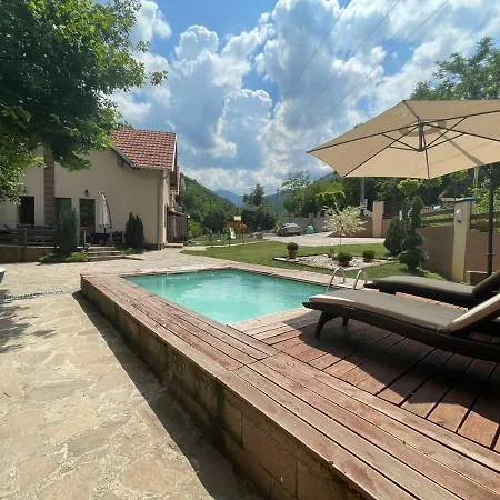 Zeleni Svet Деревянный коттедж