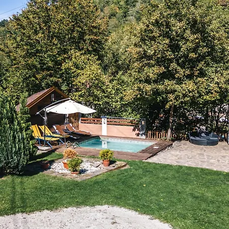 Деревянный коттедж Zeleni Svet