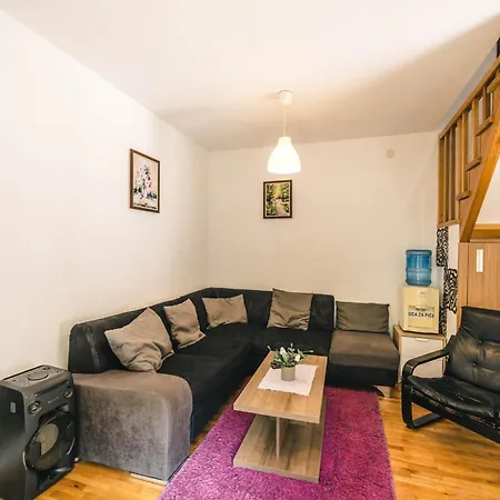 Zeleni Svet Деревянный коттедж *